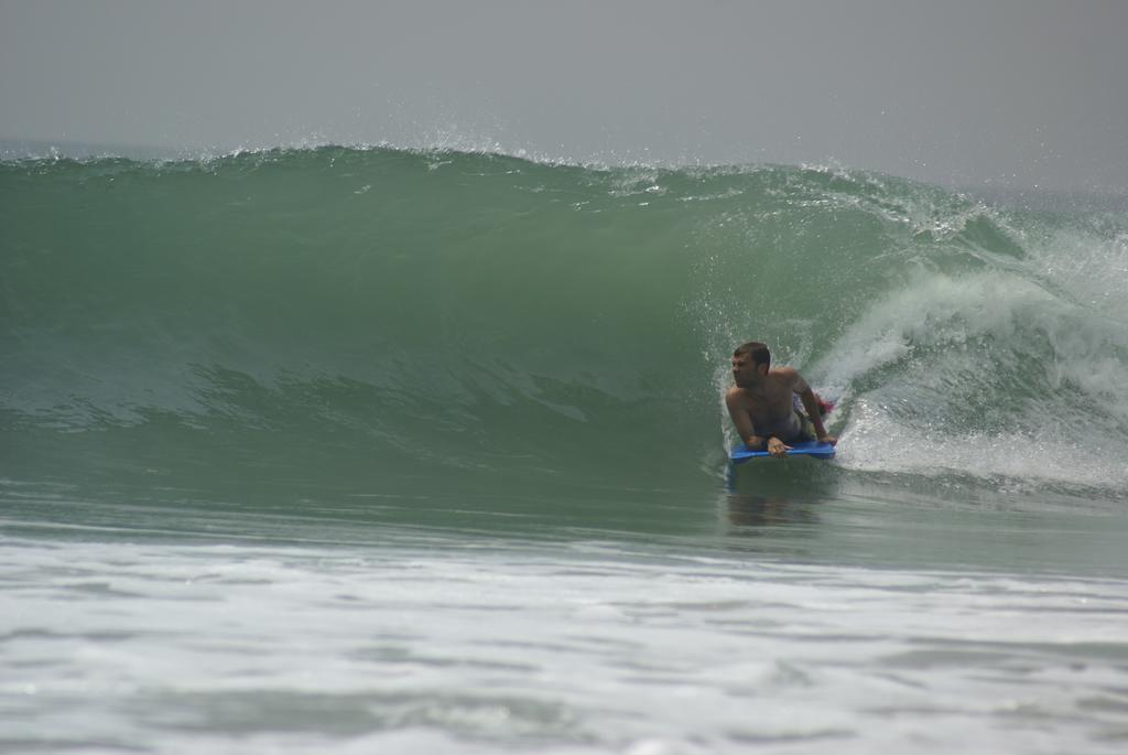 Kame Surf Camp 호텔 아시니 외부 사진